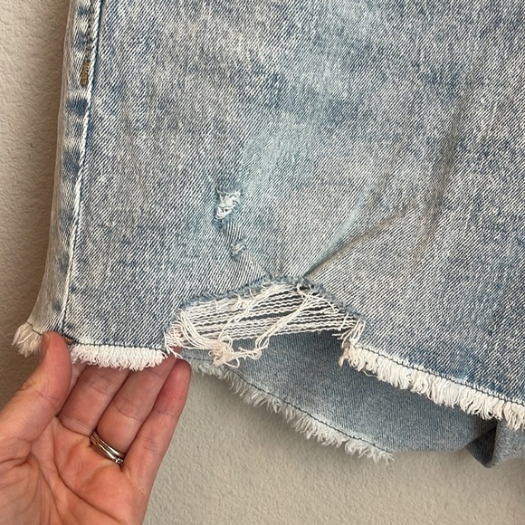 Old Navy High Rise OG Straight Cutoff Denim Shorts Size 14 - Picture 3 of 7